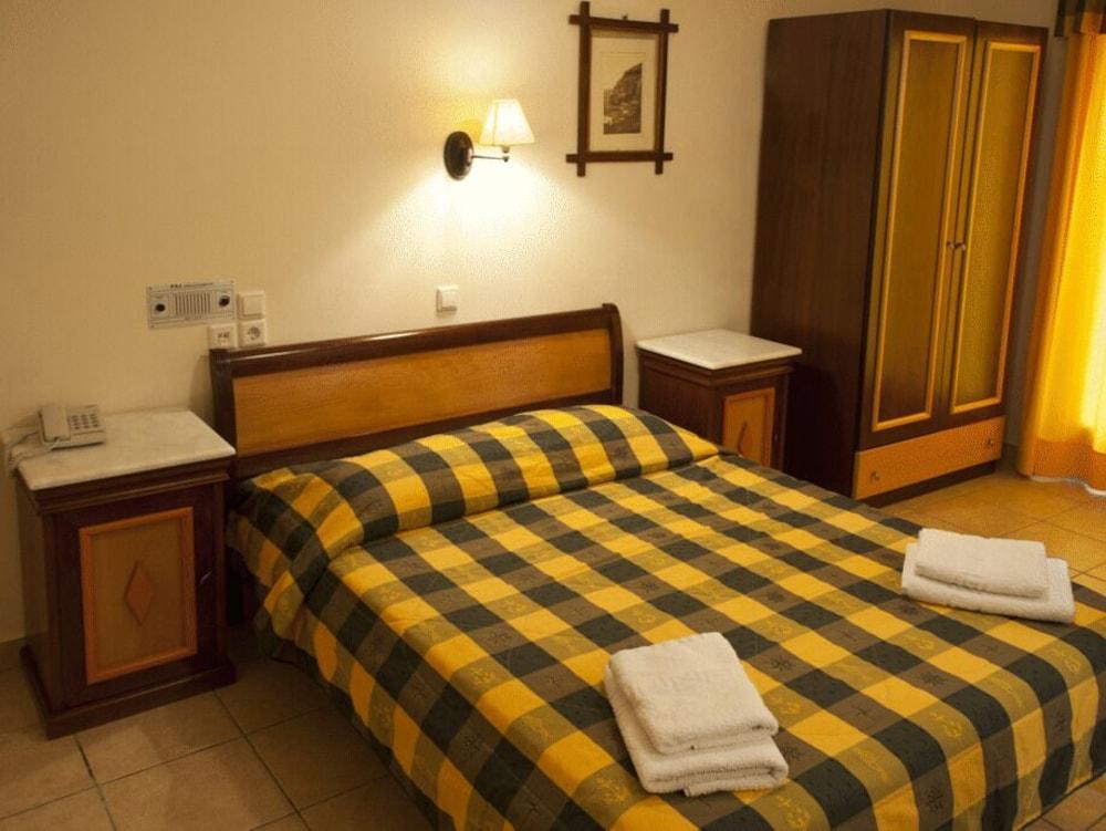 Karidis Hotel Kamári Eksteriør bilde