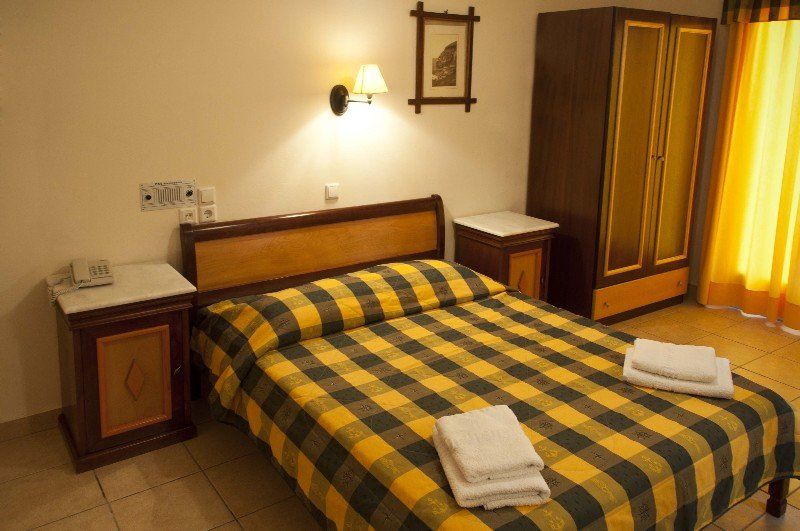 Karidis Hotel Kamári Eksteriør bilde